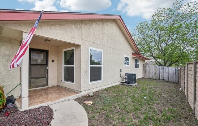 3-bedroom rental at 5800 Royal Club in San Antonio, TX — photo 4