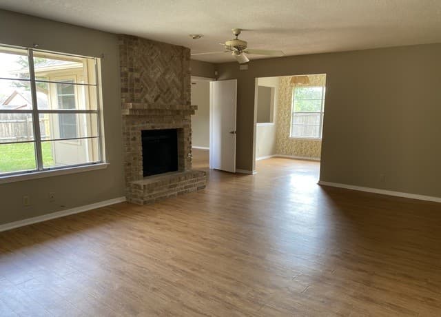 3-bedroom rental at 5842 Spring Vly in San Antonio, TX — photo 4