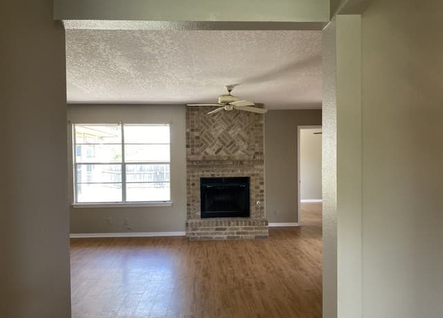 3-bedroom rental at 5842 Spring Vly in San Antonio, TX — photo 5