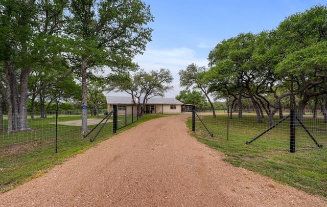 3-bedroom rental at 1267 River Bend Dr in Blanco, TX — photo 1
