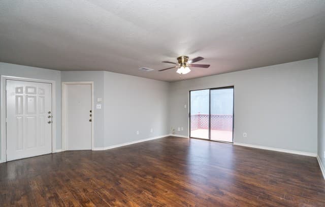 3-bedroom rental at 15503 Walnut Creek Dr in San Antonio, TX — photo 3