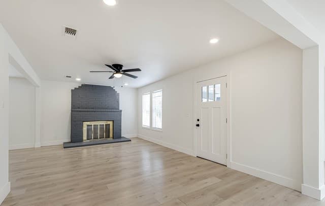 3-bedroom rental at 1002 Fulton in San Antonio, TX — photo 3