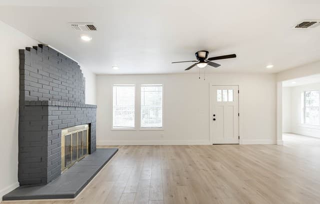 3-bedroom rental at 1002 Fulton in San Antonio, TX — photo 4