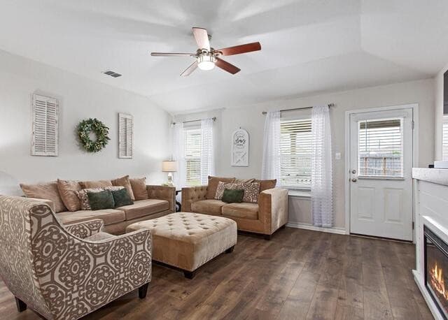 5-bedroom rental at 13722 Boothe Grv in San Antonio, TX — photo 5