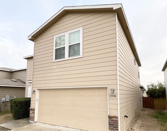 4-bedroom rental at 11930 Silent Cyn in San Antonio, TX — photo 1