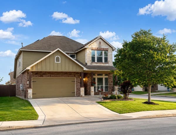 4-bedroom rental at 13438 Canyon Mdw in San Antonio, TX — photo 1