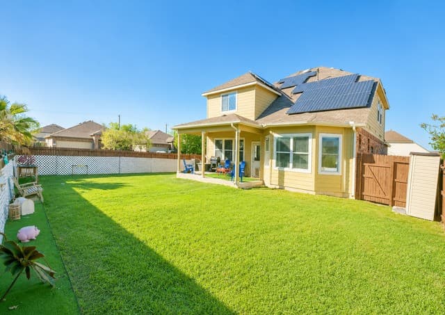 4-bedroom rental at 13438 Canyon Mdw in San Antonio, TX — photo 2
