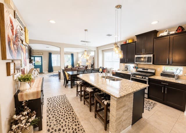 4-bedroom rental at 13438 Canyon Mdw in San Antonio, TX — photo 4