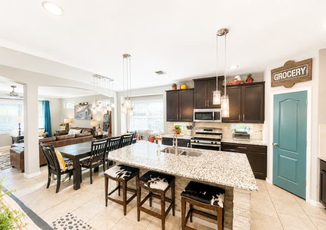 4-bedroom rental at 13438 Canyon Mdw in San Antonio, TX — photo 5