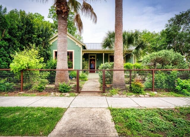 3-bedroom rental at 213 Sadie Street in San Antonio, TX — photo 1