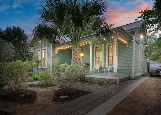 3-bedroom rental at 213 Sadie Street in San Antonio, TX — photo 2