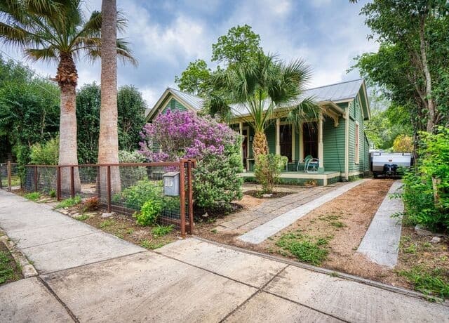 3-bedroom rental at 213 Sadie Street in San Antonio, TX — photo 4