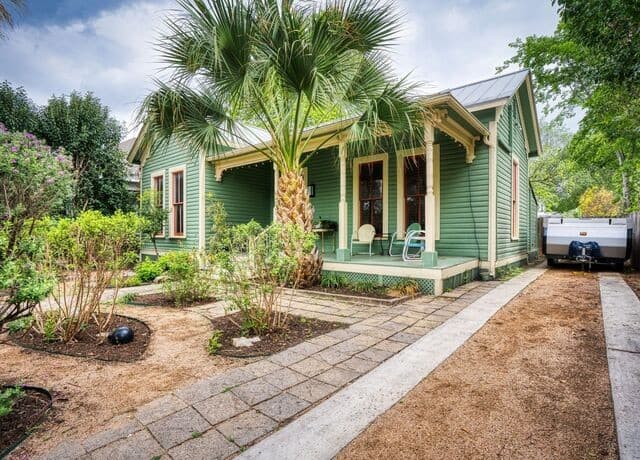 3-bedroom rental at 213 Sadie Street in San Antonio, TX — photo 5