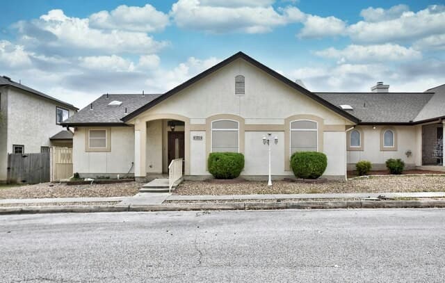3-bedroom rental at 5824 Grandwood Dr in San Antonio, TX — photo 2