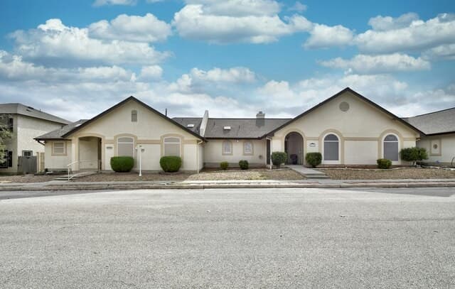 3-bedroom rental at 5824 Grandwood Dr in San Antonio, TX — photo 3
