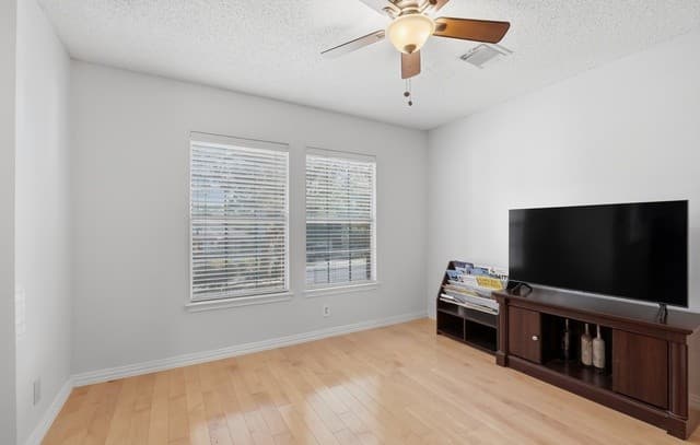 4-bedroom rental at 9639 Turquoise Crk in San Antonio, TX — photo 5