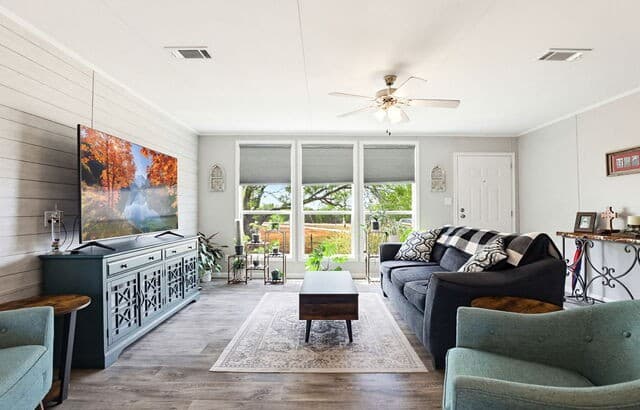 3-bedroom rental at 126 County Road 157 in Floresville, TX — photo 5
