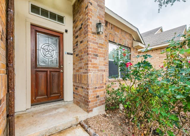 3-bedroom rental at 9614 Ed Wiseman Trl in San Antonio, TX — photo 2