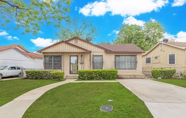 2-bedroom rental at 406 Bradford Ave in San Antonio, TX — photo 1