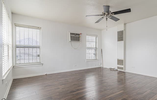 2-bedroom rental at 406 Bradford Ave in San Antonio, TX — photo 3
