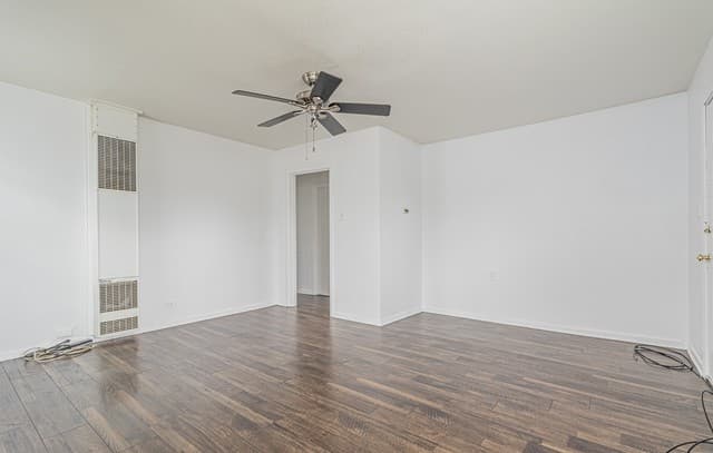2-bedroom rental at 406 Bradford Ave in San Antonio, TX — photo 4