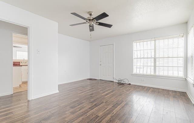 2-bedroom rental at 406 Bradford Ave in San Antonio, TX — photo 5