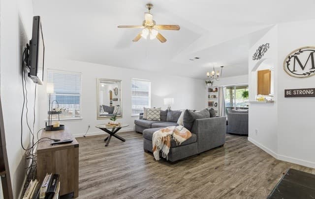 3-bedroom rental at 3417 Whisper Blf in Schertz, TX — photo 2