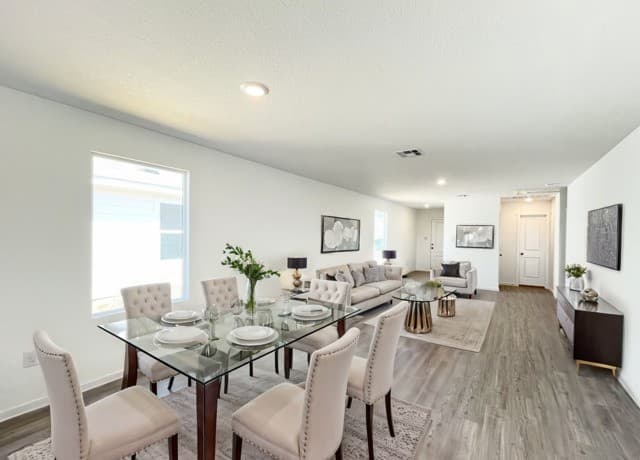 3-bedroom rental at 268 Cowboy Ridge in Pleasanton, TX — photo 3