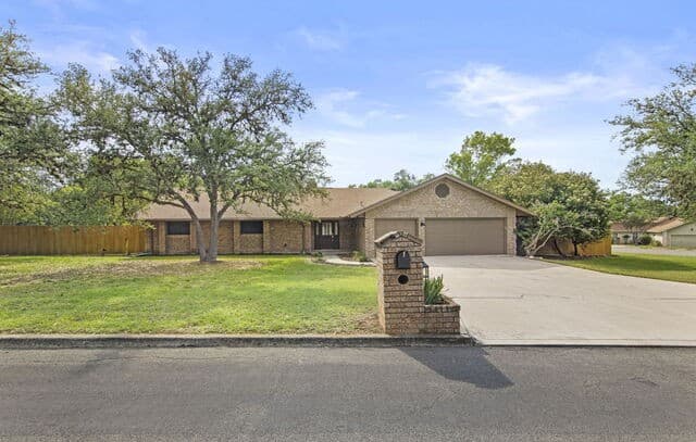 3-bedroom rental at 29735 Saddleback Cir in Boerne, TX — photo 5