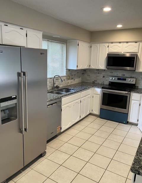 3-bedroom rental at 3103 Morning Trl in San Antonio, TX — photo 2