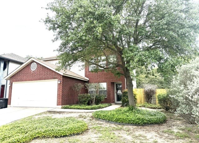 3-bedroom rental at 9823 Alisa Brooke in San Antonio, TX — photo 2