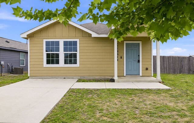 3-bedroom rental at 13640 Flock Pl in San Antonio, TX — photo 2
