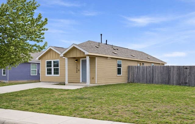 3-bedroom rental at 13640 Flock Pl in San Antonio, TX — photo 3