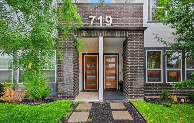 3-bedroom rental at 719 Eleanor Ave Unit 102 in San Antonio, TX — photo 1