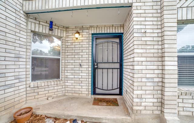 4-bedroom rental at 9818 Kenbridge Dr in San Antonio, TX — photo 3