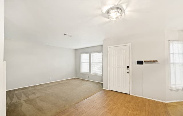 4-bedroom rental at 9818 Kenbridge Dr in San Antonio, TX — photo 5