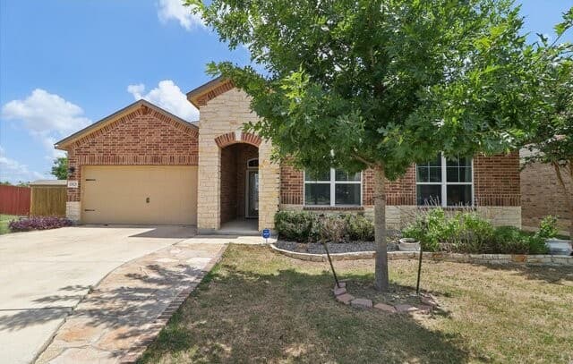 4-bedroom rental at 13523 Bradford Glen in San Antonio, TX — photo 2
