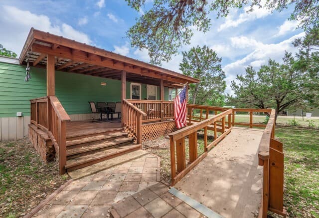 2-bedroom rental at 528 Private Rd 1516 in Bandera, TX — photo 1