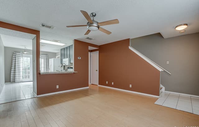 3-bedroom rental at 5030 Kenton Royalle in San Antonio, TX — photo 3