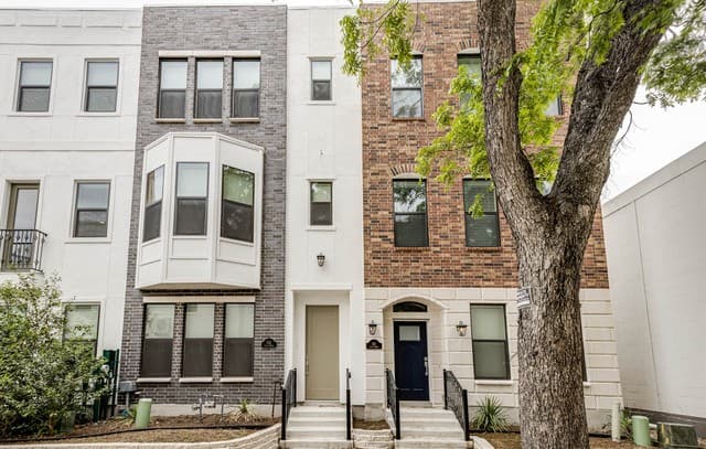 rental at 144 N Cherry St in San Antonio, TX — photo 4