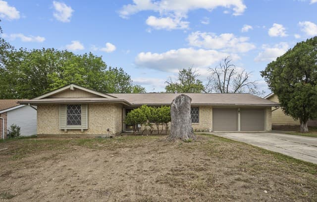 4-bedroom rental at 5518 Merlin in San Antonio, TX — photo 1