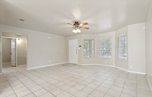 3-bedroom rental at 4719 Gavlick Farm in San Antonio, TX — photo 3