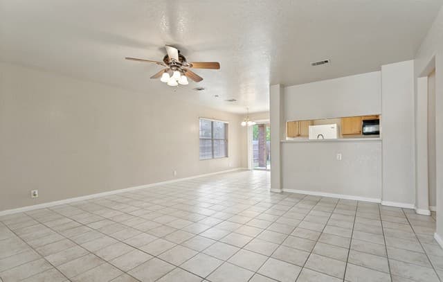 3-bedroom rental at 4719 Gavlick Farm in San Antonio, TX — photo 4