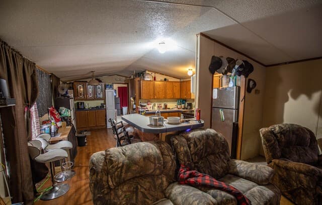 3-bedroom rental at 515 Elm St in Jourdanton, TX — photo 5