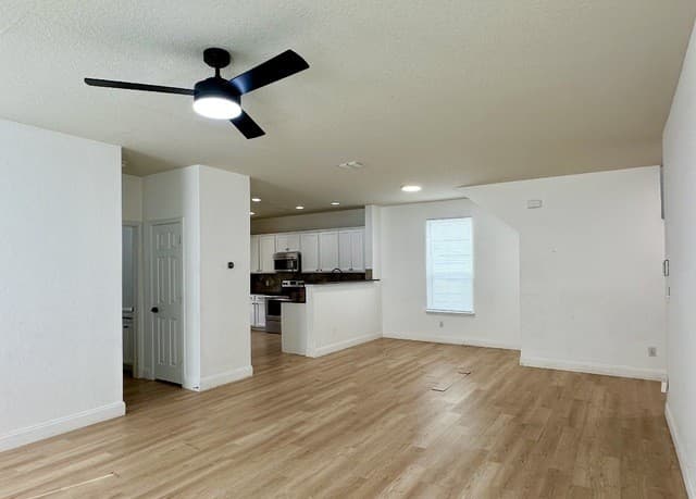 4-bedroom rental at 443 Harvest Pt in Schertz, TX — photo 3