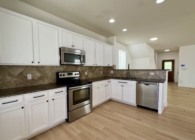 4-bedroom rental at 443 Harvest Pt in Schertz, TX — photo 4
