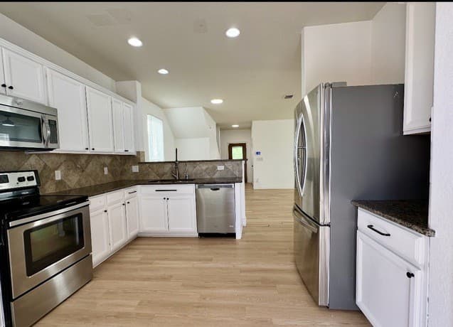 4-bedroom rental at 443 Harvest Pt in Schertz, TX — photo 5