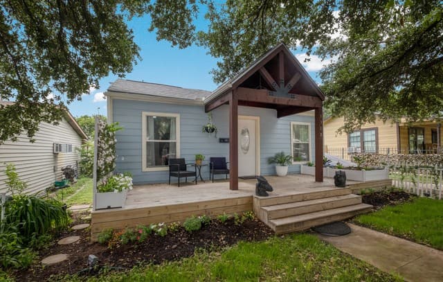 2-bedroom rental at 1318 Edison Dr in San Antonio, TX — photo 1