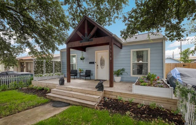2-bedroom rental at 1318 Edison Dr in San Antonio, TX — photo 2