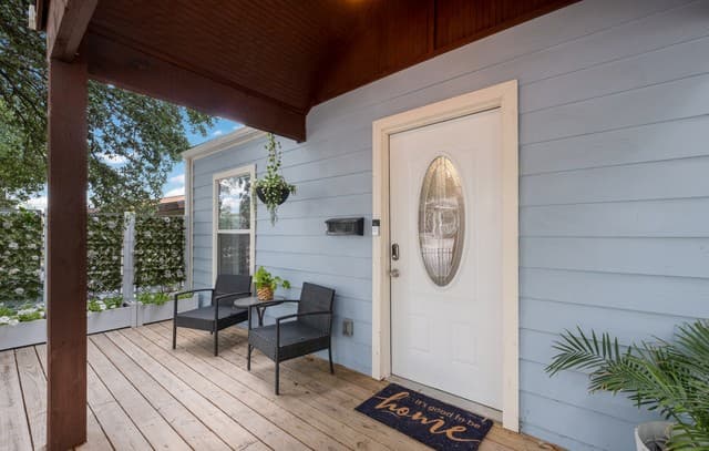 2-bedroom rental at 1318 Edison Dr in San Antonio, TX — photo 3